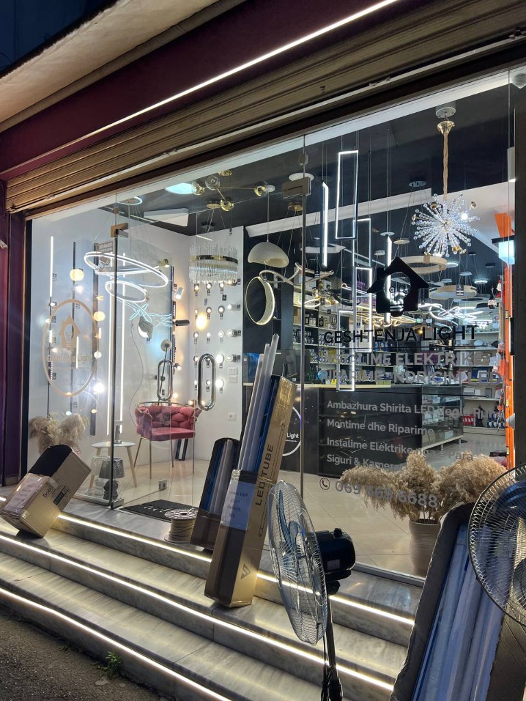 Geshtenja Light showroom në Tiranë
